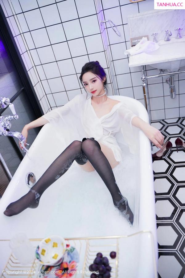  [XiuRen]高清写真图 2024.03.25 No.8283 苏曼兮 黑丝美腿第70张图片